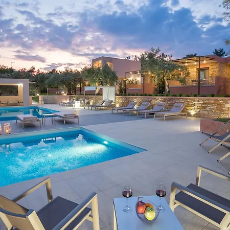 Aventura Village * Potos