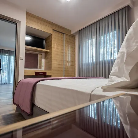 Aventura Village Aparthotel